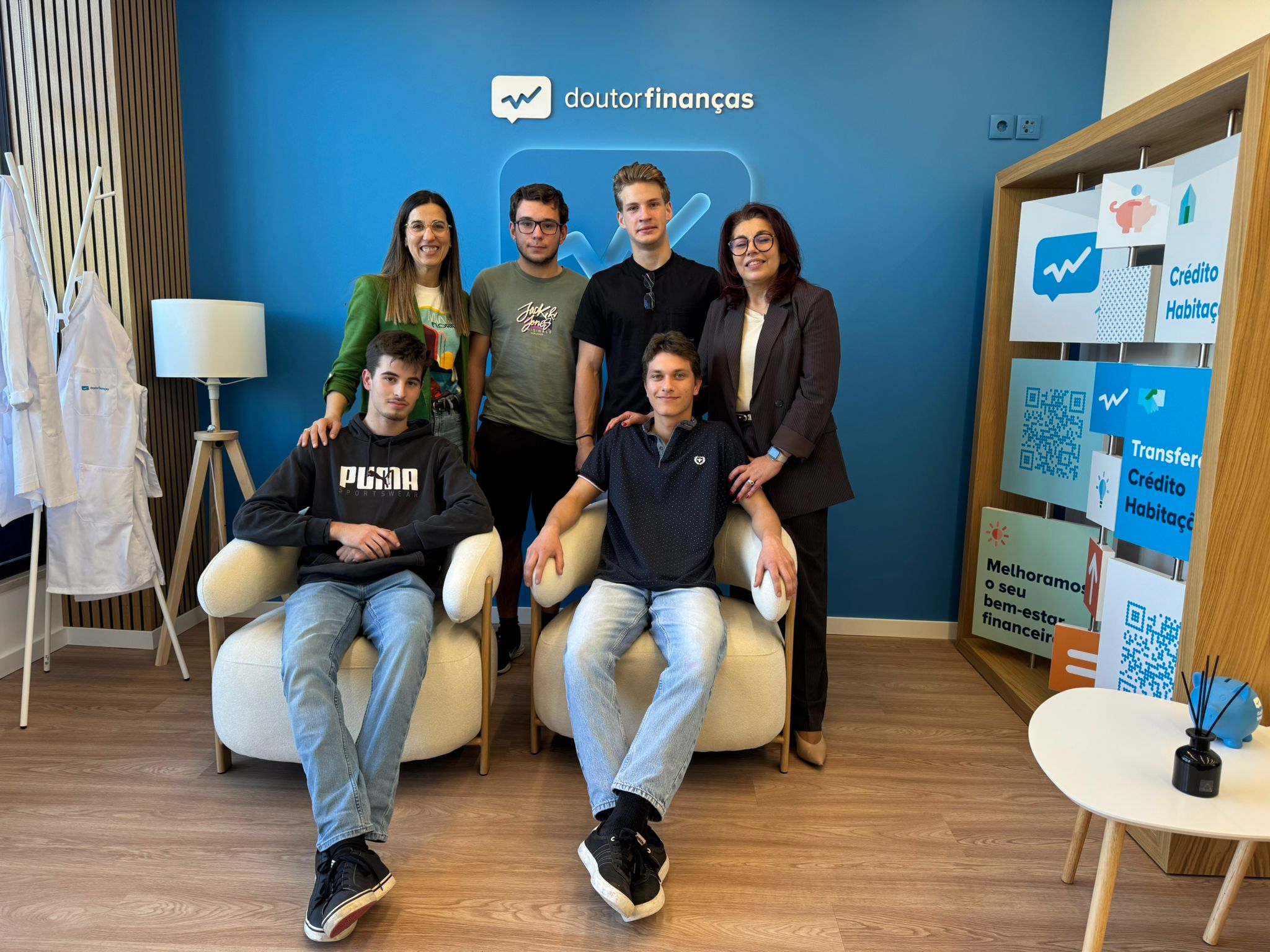 Equipa Laika Racing com representantes da Doutor Finanças Batalha